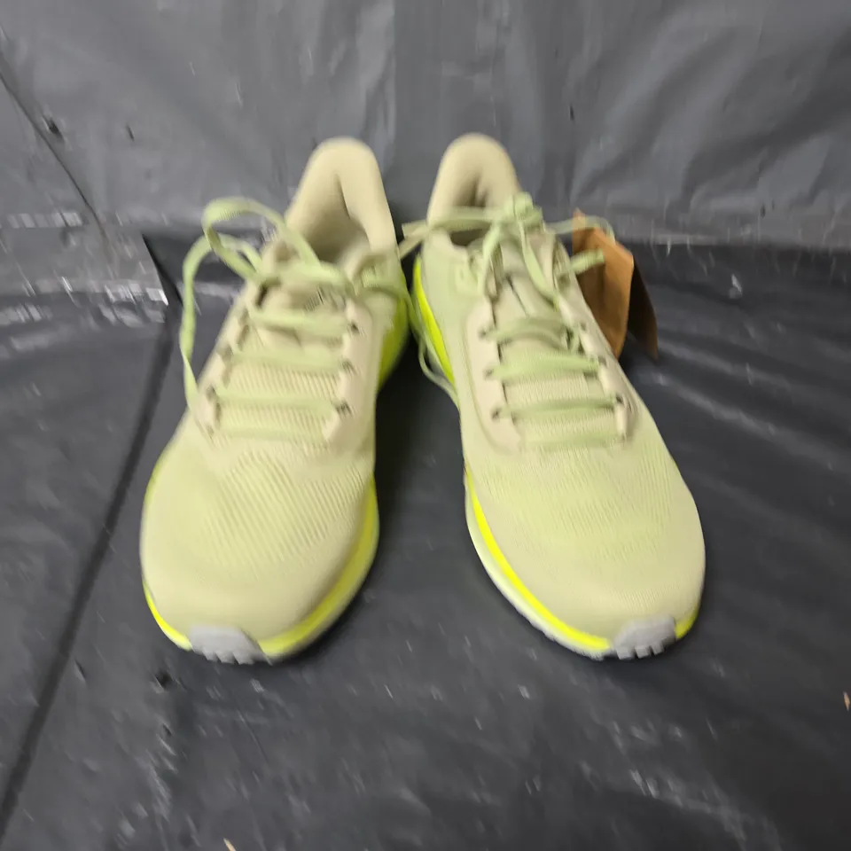 UNBOXED PAIR OF nike running air zoom trainers in green - uk 9