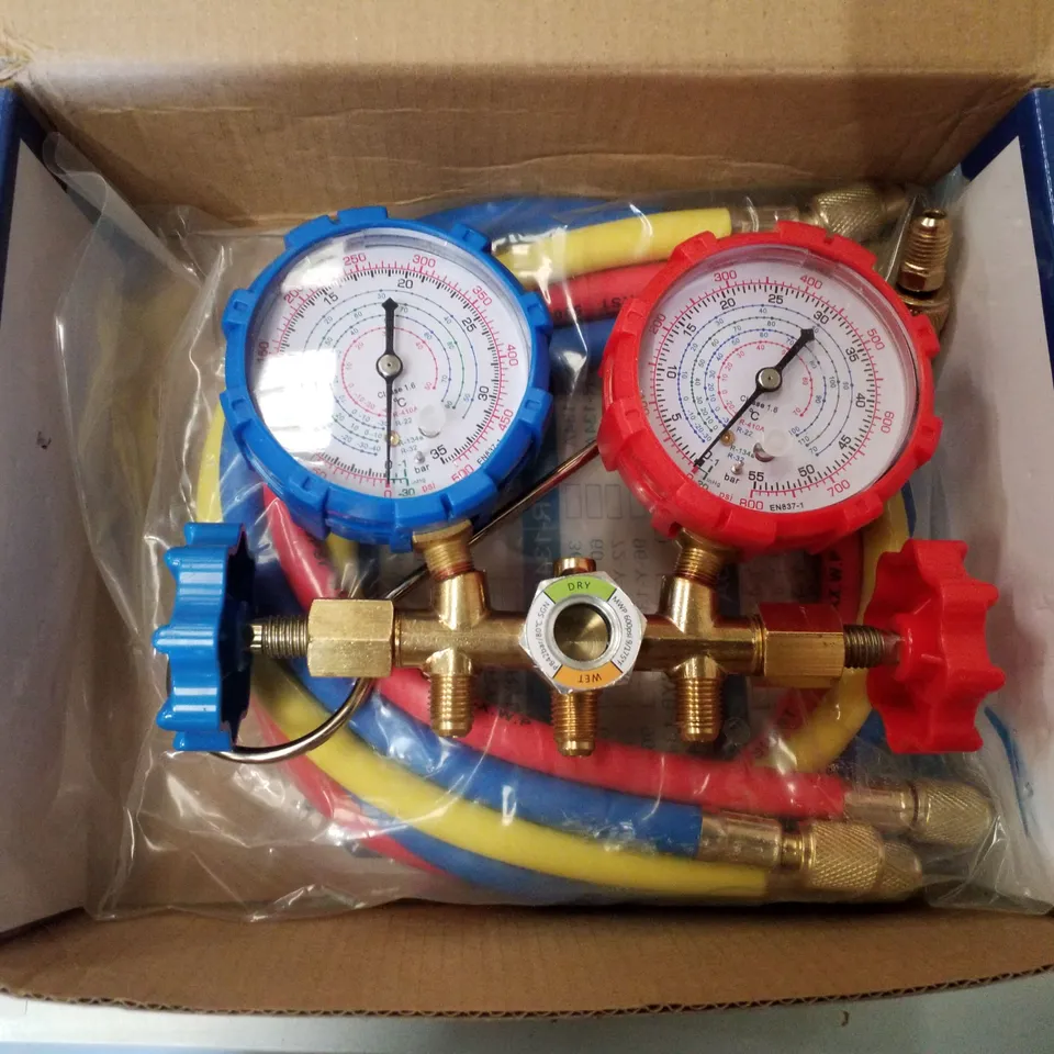 BOXED BRASS MANIFOLD GAUGE SET