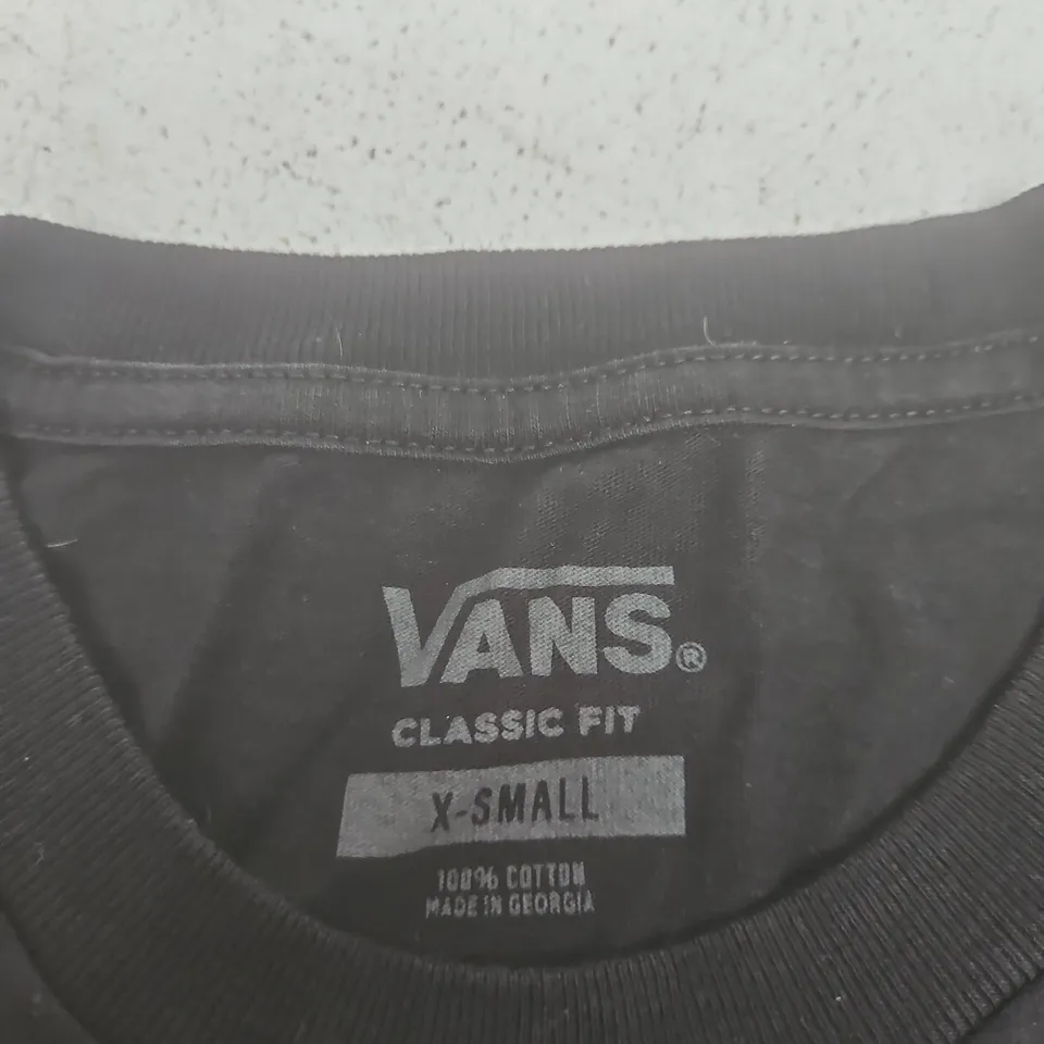 VANS CLASSIC FIT T-SHIRT – UK XS, BLACK WITH COLOUR-BLOCK SLEEVES