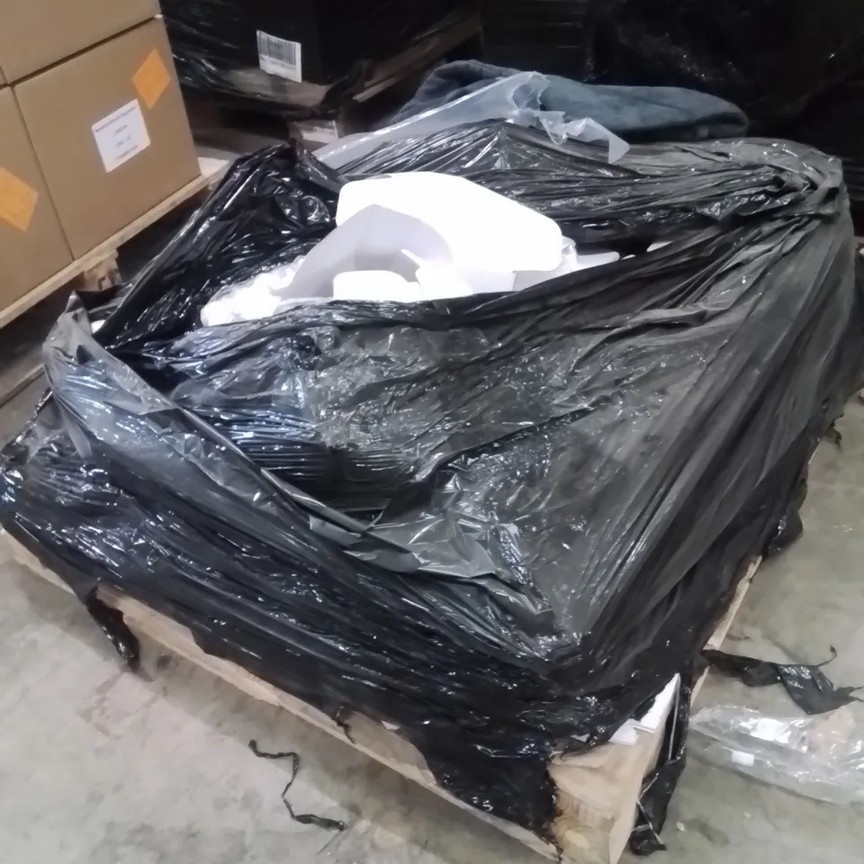 PALLET OF GIFT BOXES