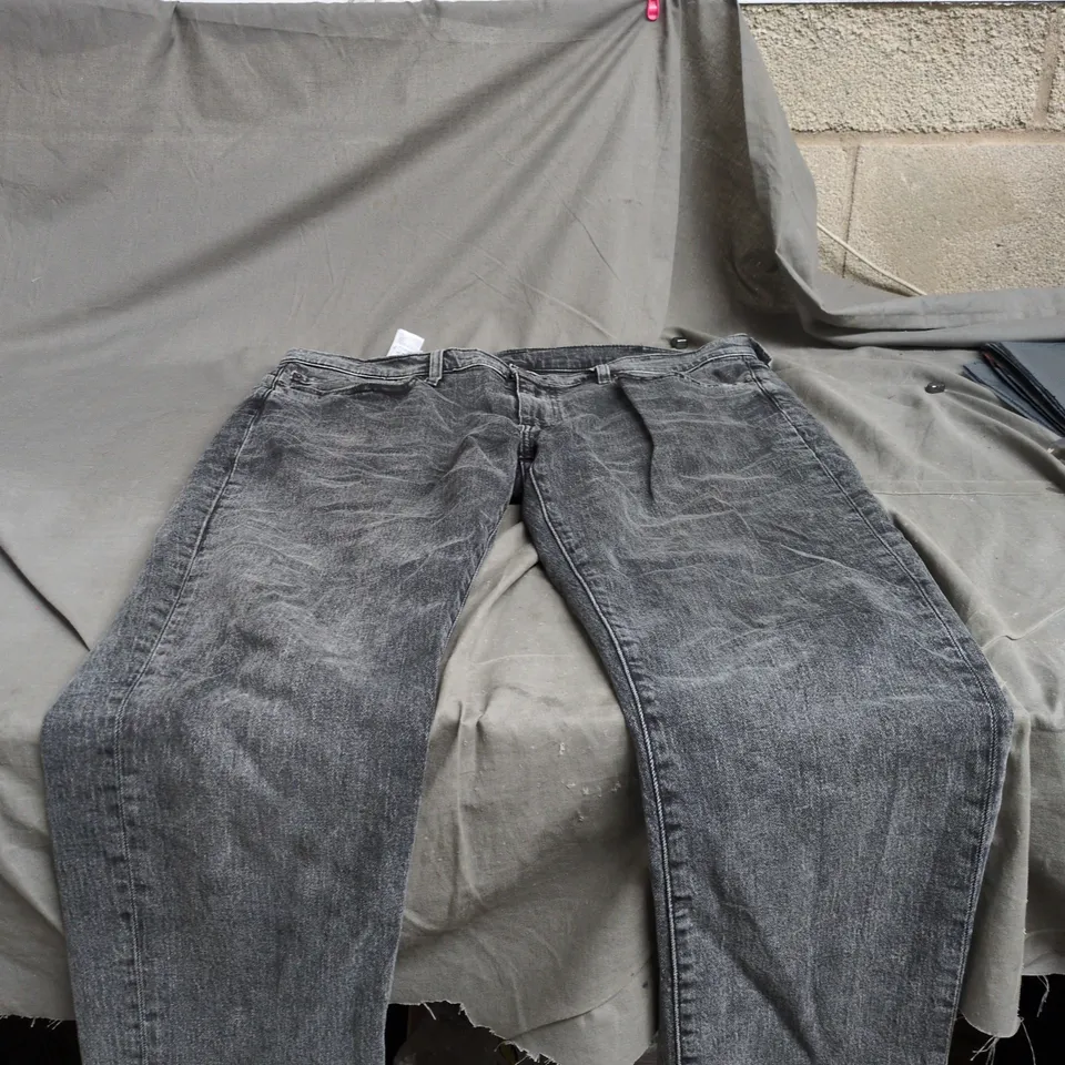 LEVI'S DARK GREY JEANS W36 L34