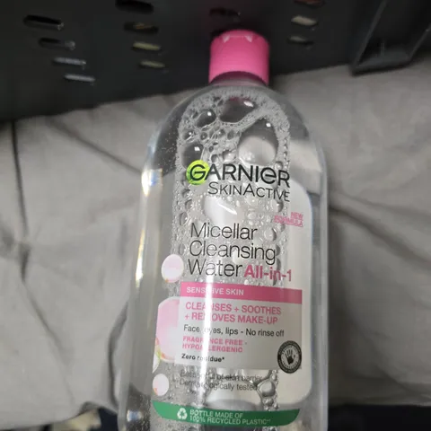 ASSORTED HEALTH & BEAUTY LOT: GARNIER MICELLAR WATER, ELIZABETH ARDEN CERAMIDE CAPSULES & OTHER COSMETICS