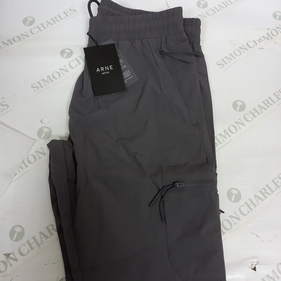ARNE ACTIVE TECHNICAL CARGO PANTS SIZE M