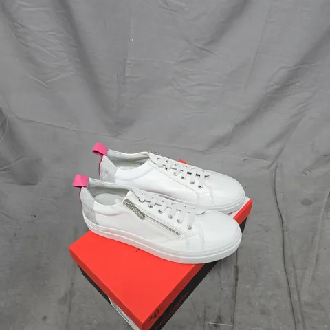 RUTH LANGSFORD RL TRAINER – WHITE LEATHER TRAINERS WITH PINK ACCENTS, UK 7 (EU 41)