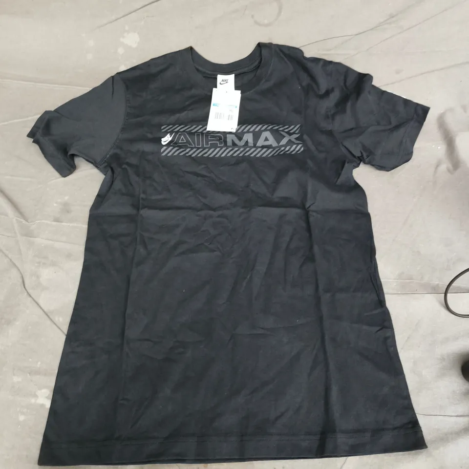 NIKE AIRMAX TEE IN BLACK - MEDIUM