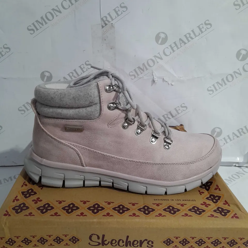 BOXED SKECHERS SYNERGY WARM TECH BOOTS, BLUSH - SIZE 8