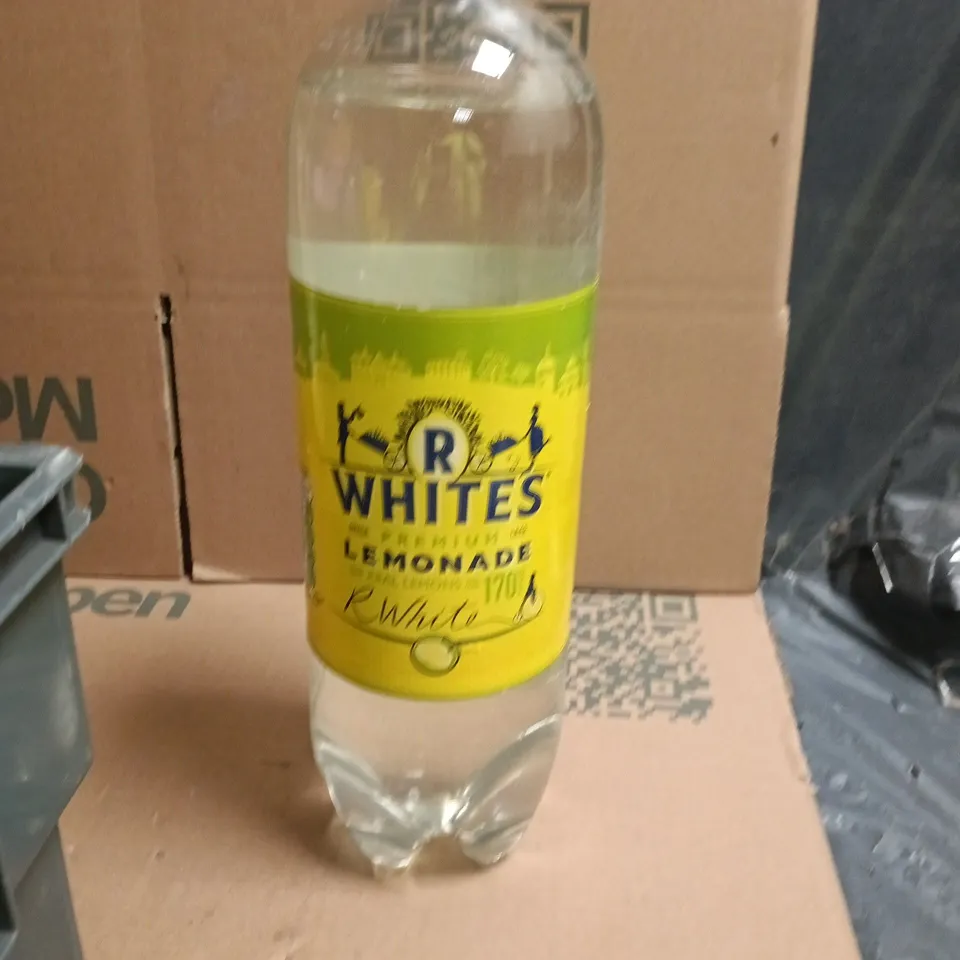 LOT OF 6 BOTTLES OF R WHITES PREMIUM LEMONADE 2L PER BOTTLE