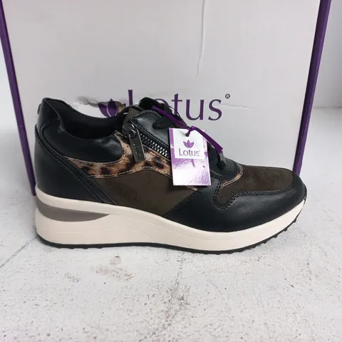 BOXED LOTUS MOORE TRAINERS IN BLACK/KHAKI - EU 39