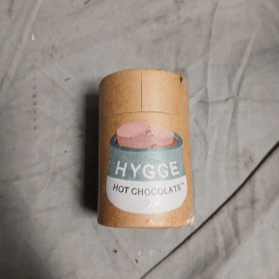 APPROXIMATELY 10 ASSORTED FOOD ITEMS INCLUDING FERRERO ROCHER , HYGGE HOT CHOCOLATE AND CAJUN RUB