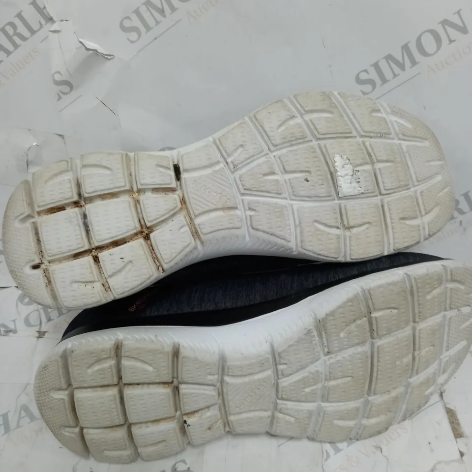 SKETCHERS SLIP ON TRAINERS IN BLACK - SIZE 5.5