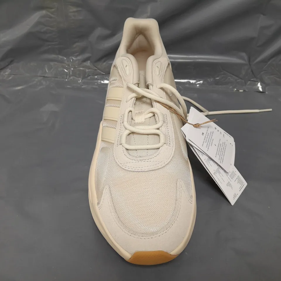 PAIR OF ADIDAS OZELLE SHOES IN CREAM UK SIZE 10