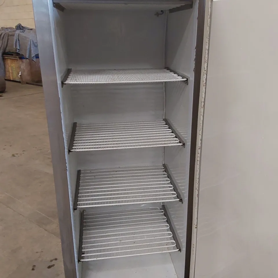 COMMERCIAL L500XF FRIDGE OR FREEZER (UNSPECIFIED)