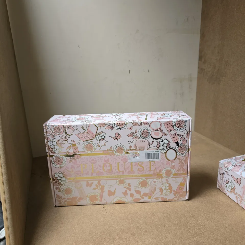 BOXED PLOUISE COSMETIC GIFT BOX 