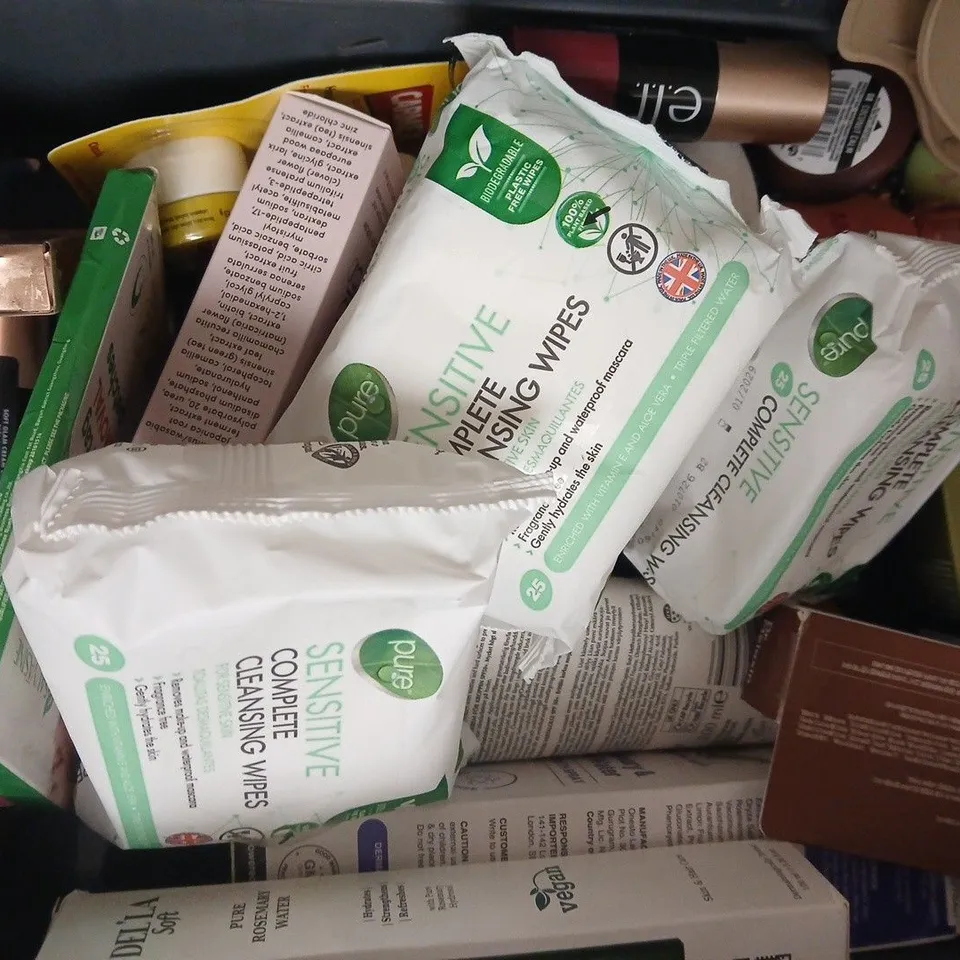 APPROXIMATELY 10 ASSORTED COSMETIC ITEMS INCLUDING VARIOUS MAKES AND BRANDS - COLLECTION ONLY