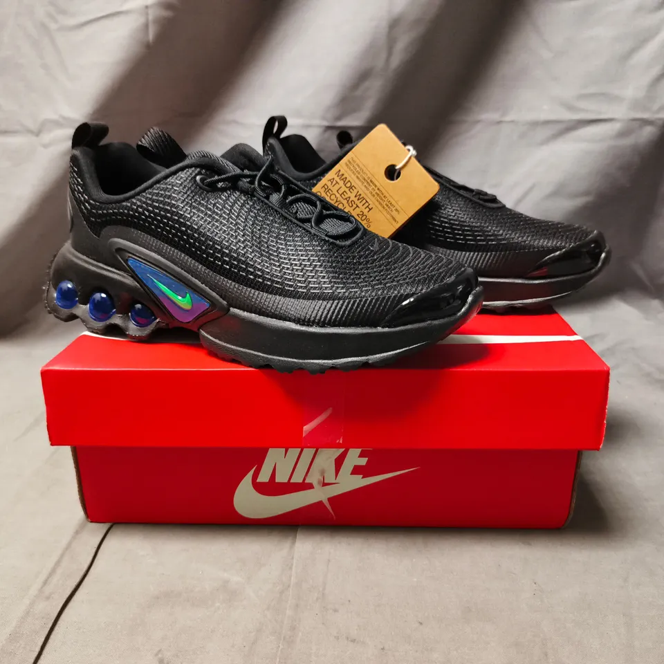 BOXED PAIR OF NIKE AIR MAX DN SHOES IN BLACK SIZE UK 2.5