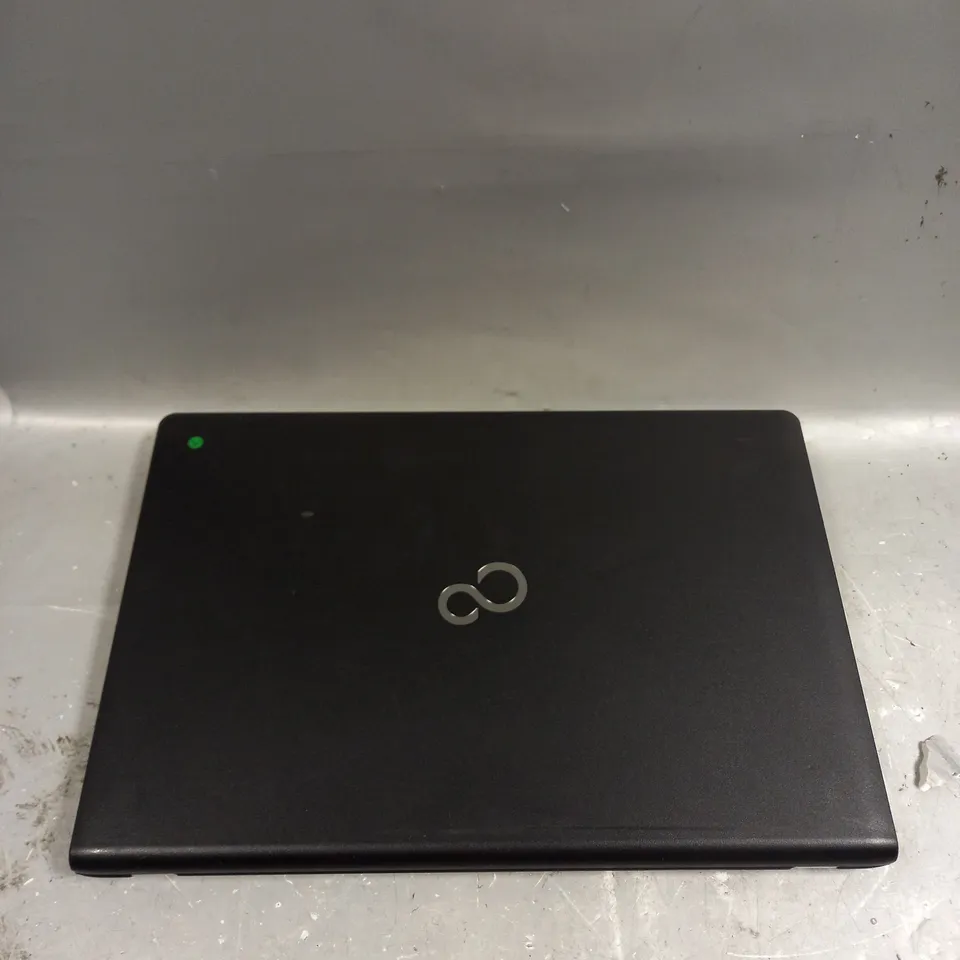 FUJITSU LIFEBOOK A555 LAPTOP IN BLACK