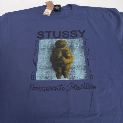 STUSSY PURPLE T‑SHIRT – 'PERMANENT COLLECTIONS' GRAPHIC - SIZE L