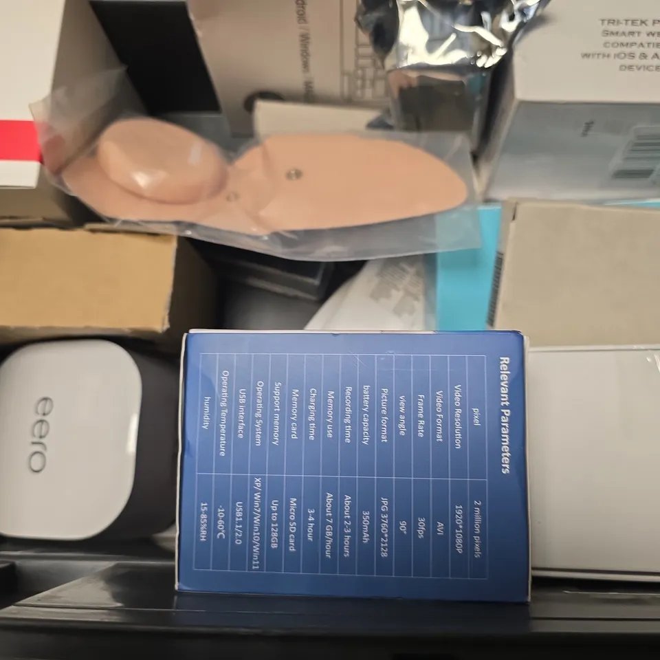 APPROXIMATELY 10 ASSORTED ITEMS TO INCLUDE - WIFI RANGE EXTENDER , ELECTRONIC LUGGAGE SCALE , WALL STUD FINDER ETC