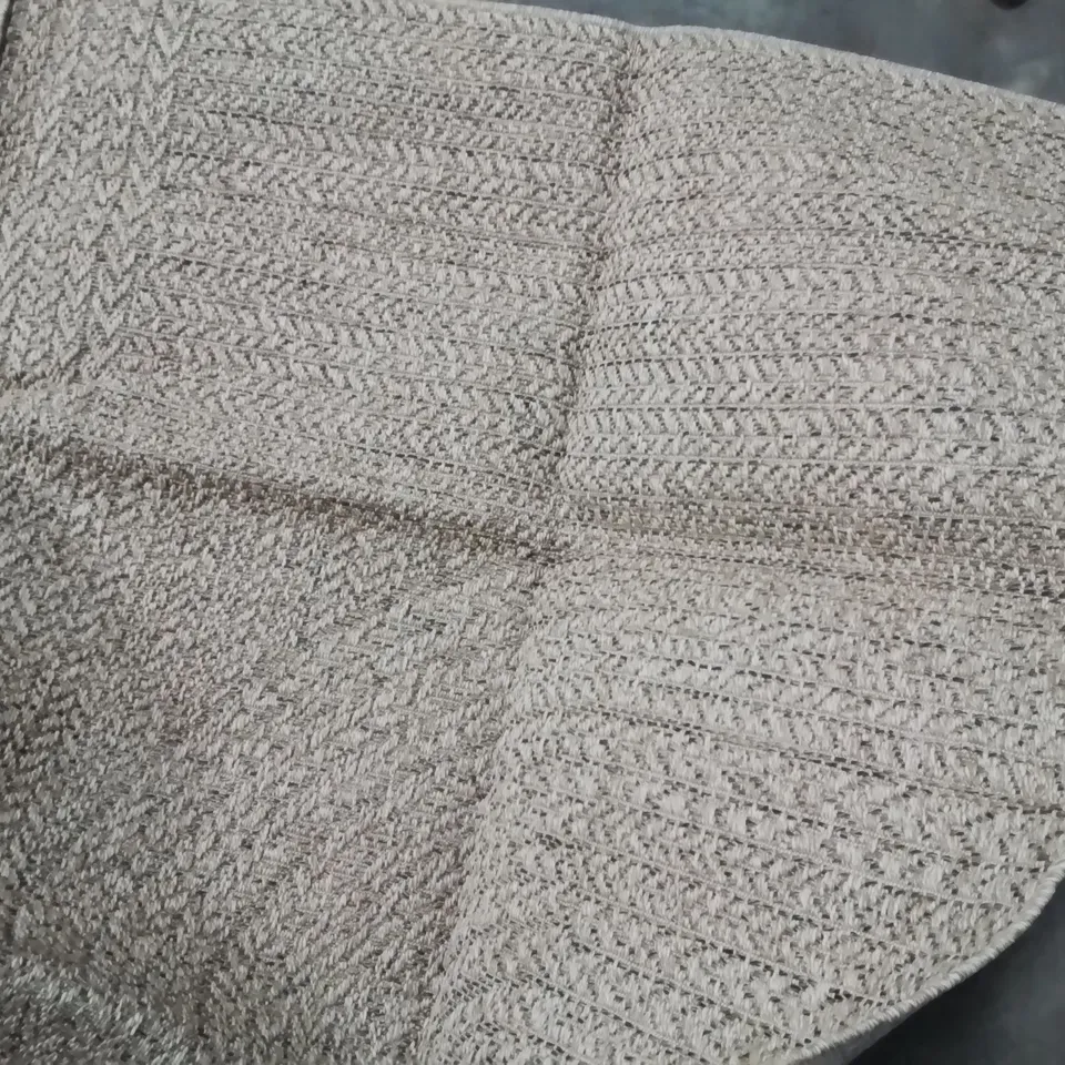 QUALITY DESIGNER AREA RUG - APPROXIMATELY 340X240CM