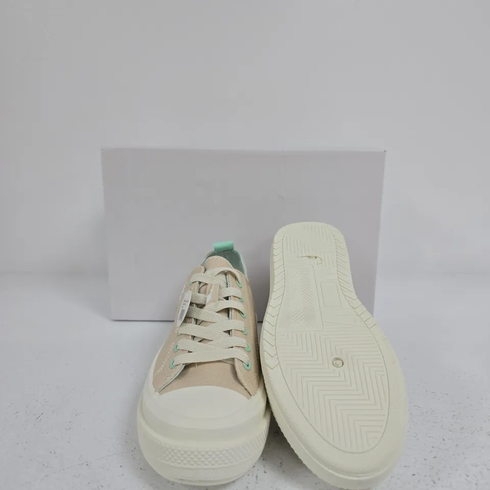URBAN JACKS BEIGE CANVAS PLATFORM SNEAKERS WITH DAISY EMBROIDERY SIZE 4