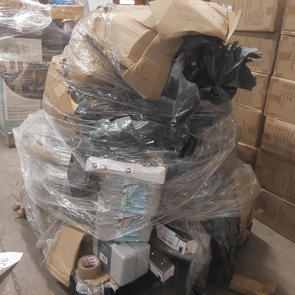 PALLET CONTAINING A LARGE QUANTITY OF ASSORTED CONSUMER PRODUCTS INCLUDING: BATH MAT, YOGA BLOCKS, HOT WATER BOTTLE ECT