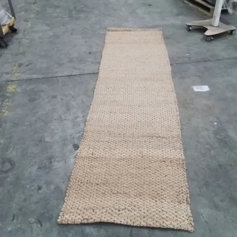 QUALITY DESIGNER AREA RUG - APPROXIMATELY 304x80cm