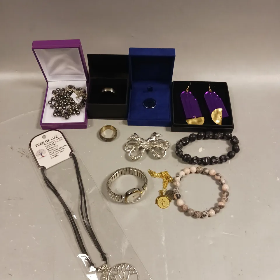 APPROXIMATELY 40 ASSORTED JEWELLERY PRODUCTS TO INCLUDE NECKLACES, DROP EARRINGS, BROOCHES ETC