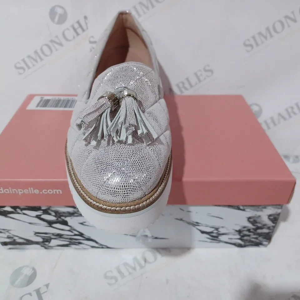 BOXED PAIR OF MODA IN PELLE ETEENA QUILTED LEATHER LOAFERS IN ROSE GOLD SIZE 7