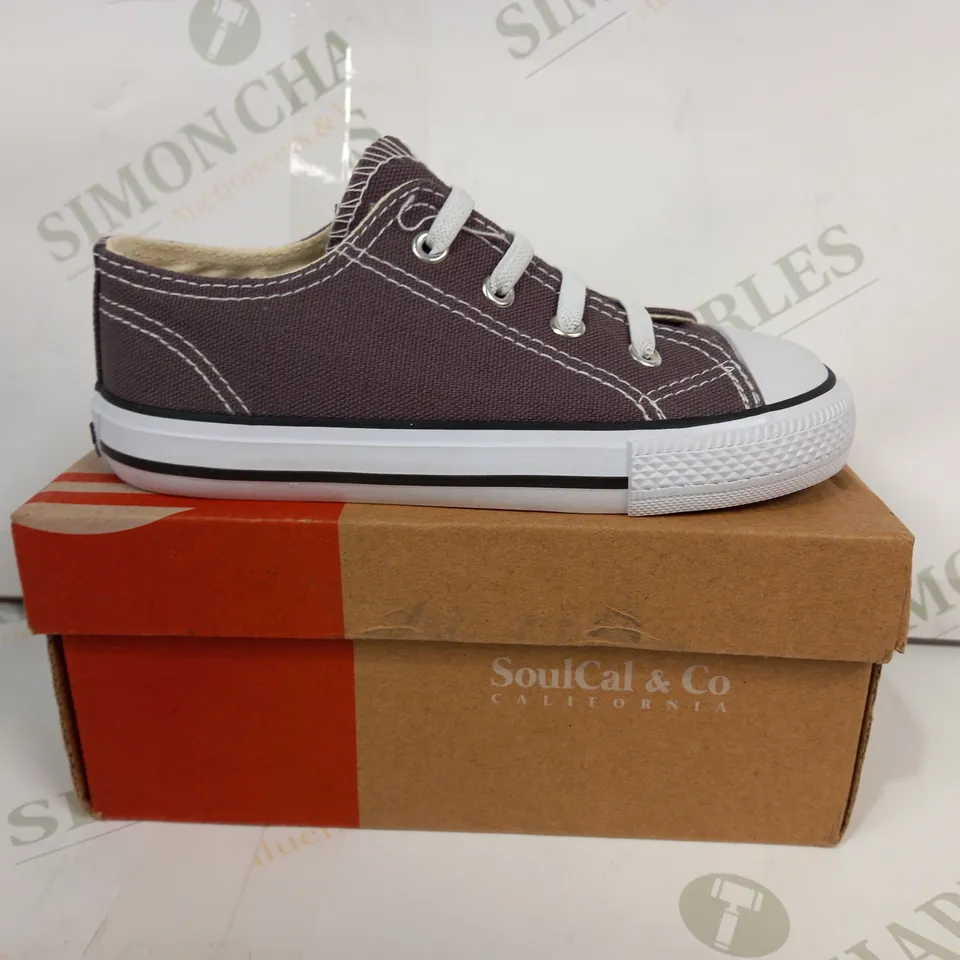 BOXED PAIR OF SOULCAL & CO CANVAS LOW SHOES IN GREY EU SIZE 27