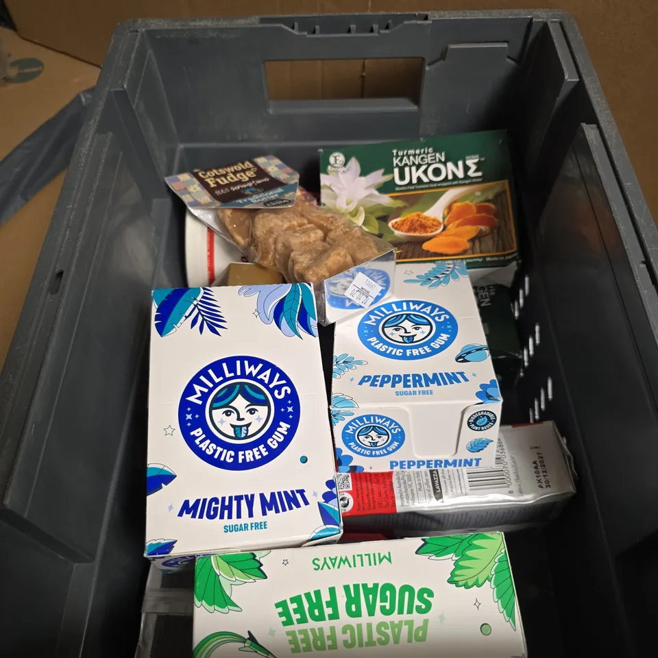 APPROXIMATELY 10 ASSORTED FOOD ITEMS INCLUDING COTSWOLD FUDGE AND MILLIWAYS MIGHTY MINT GUM 