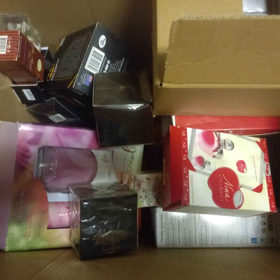 BOX OF APPROX 55 ASSORTED HEALTH AND BEAUTY ITEMS TO INCLUDE - LANCOME YOUR CLEANSING TRIO - CLINIQUE POWER LASHES - THE VIBRANT SCENT BY VANDERBILT EAU DE TOILETTE 50ML ECT