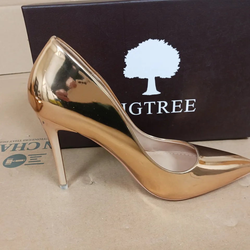 BOXED PAIR OF BIG TREE HEELED SHOES IN GOLD - 38