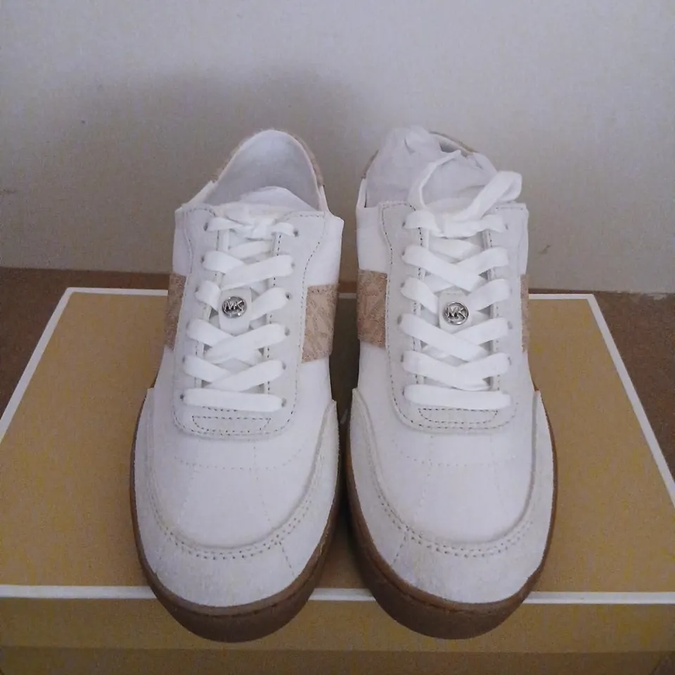 MICHAEL KORS KAYCEE LACE UP KNIT SNEAKERS – WHITE WITH TAN MK STRIPE (US 6.5 / UK 4.5)