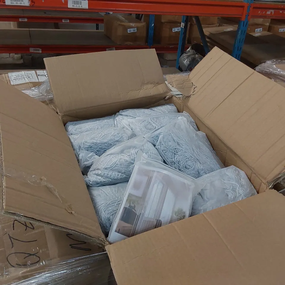 PALLET OF LARGE QUANTITY OF TASSEL GLASS BEAD CURTAINS 