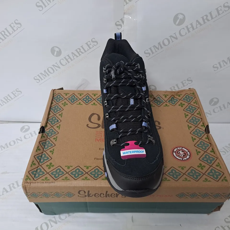 BOXED PAIR OF SKECHERS TREGO ALPINE TRAIL WATERPROOF BOOTS IN BLACK SIZE 5.5