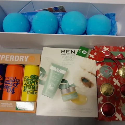 LOT OF 4 ASSORTED BEAUTY ITEMS TO INCLUDE REN EVERCALM SKINCARE SET, SUPERDRY BODY SPRAYS AND BATH BOMBS