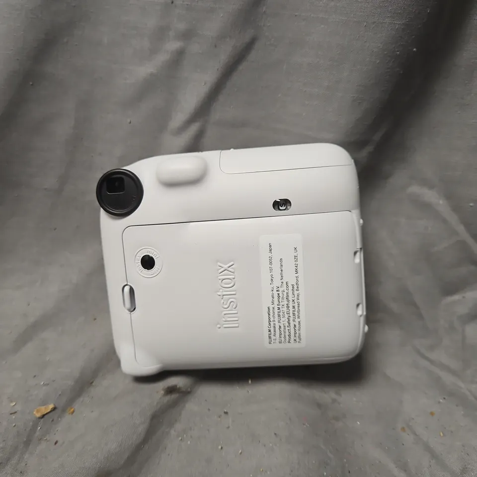 FUJIFILM INSTAX MINI 12 INSTANT CAMERA – CLAY WHITE (BOXED)