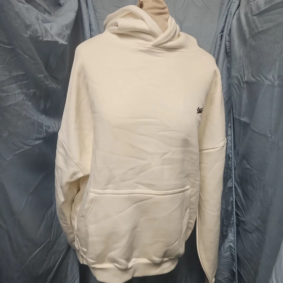 STDW WHITE HOODIE – SIZE M – MADE IN PAKISTAN 