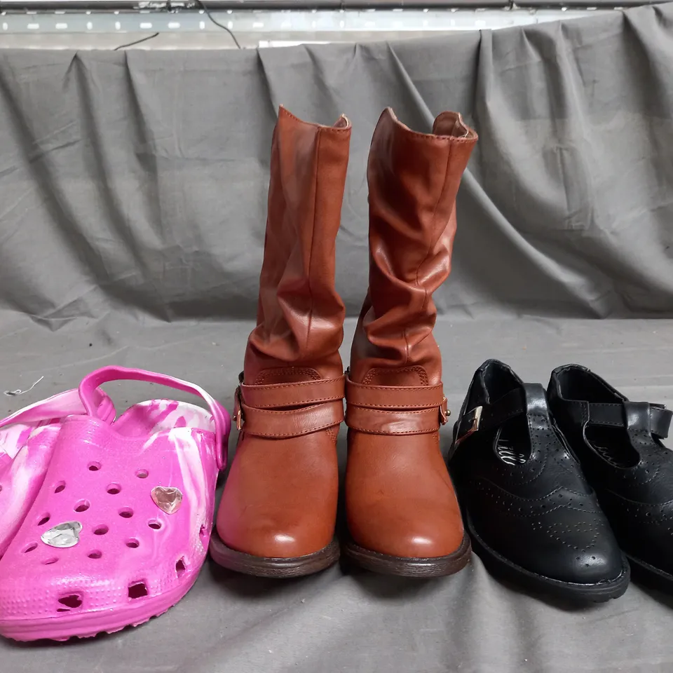 APPROXIMATELY 12 ASSORTED KIDS PAIRS OF SHOES IN VARIOUS COLOURS, STYLES, AND SIZES