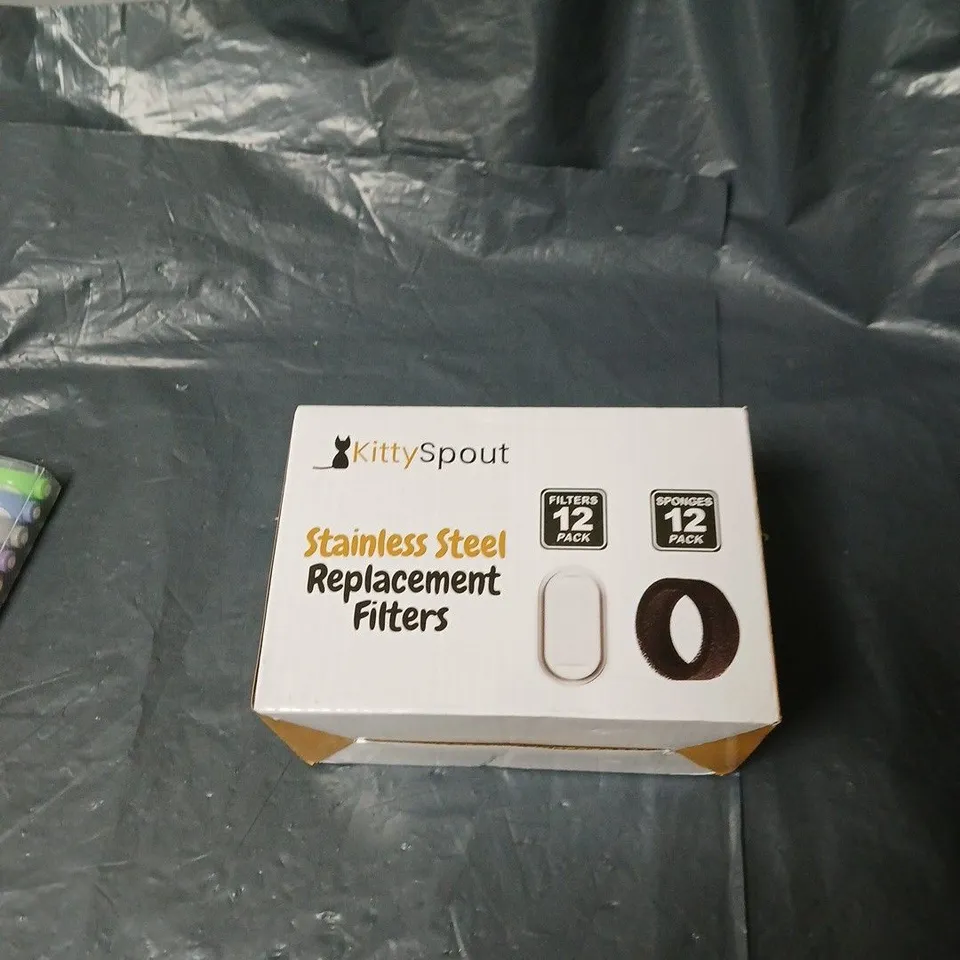 BOX OF APPROXIMATELY 15 ASSORTED HOUSEHOLD ITEMS INCLUDING WIRELESS SPEAKER , HIGHLIGHTER PENS AND KITTY SPOUT FILTERS 