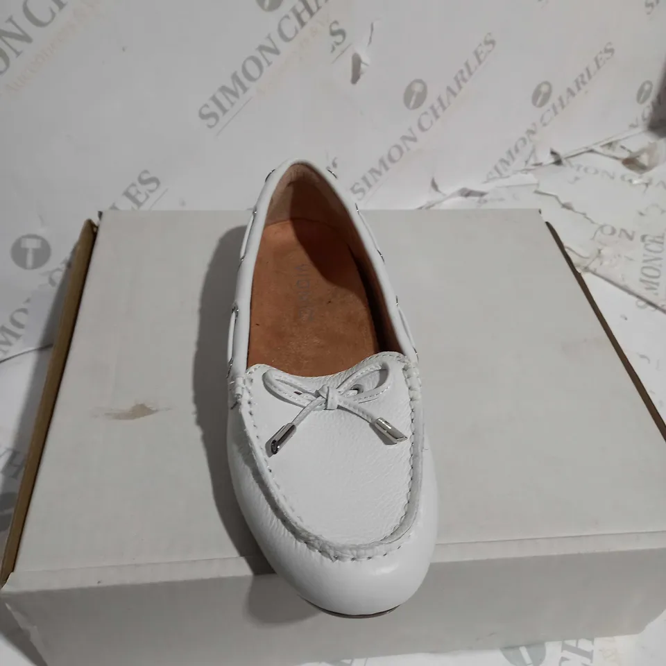 VIONIC HONOR VIRGINIA LEATHER LOAFER - UK SIZE 3