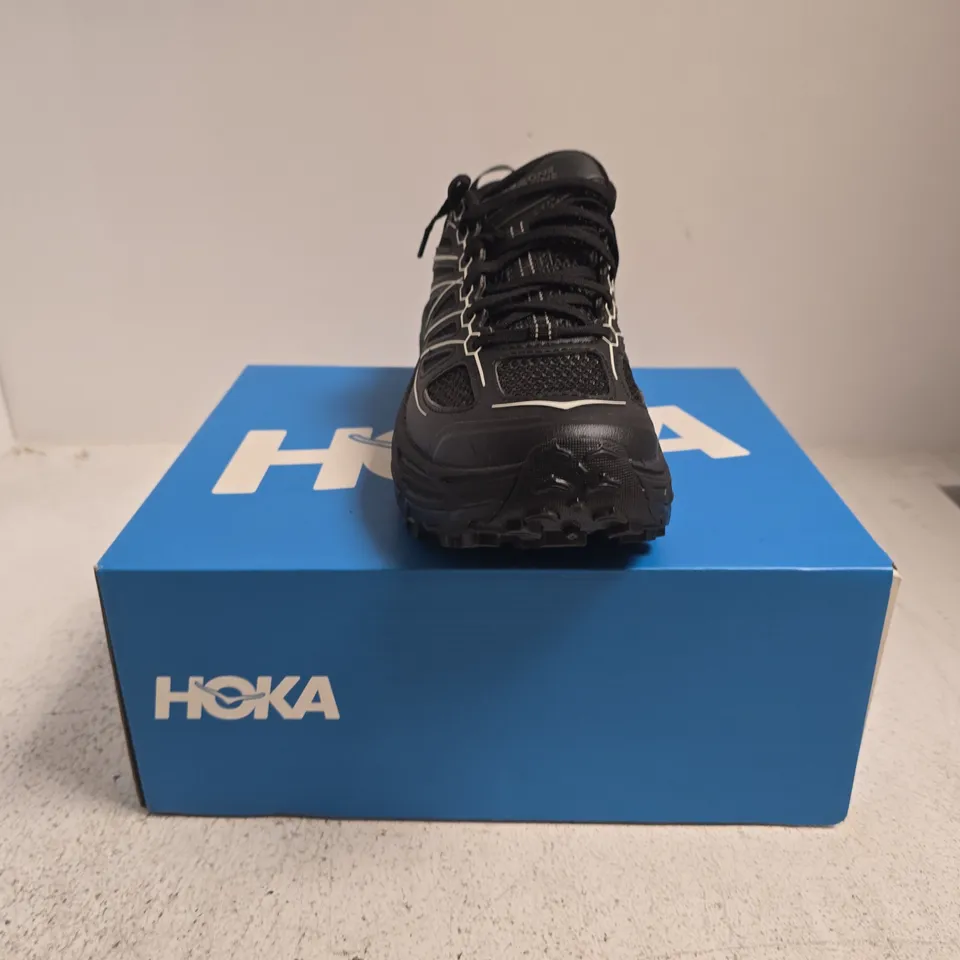 BOXED PAIR OF HOKA U MAFATE SPEED 2 TRAINERS IN BLACK/GREY SIZE UK 7.5