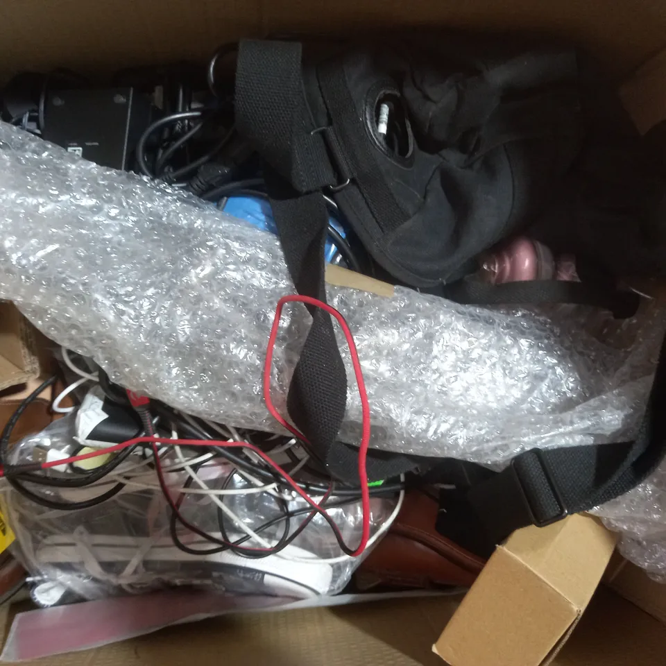 BOX OF APPROXIMATELY 15 ASSORTED HOUSEHOLD ITEMS TO INCLUDE HOUSE OF MARLEY OVER-EAR HEADPHONES IN ROSE, AIGOSTAR KETTLE IN BLACK, ETC