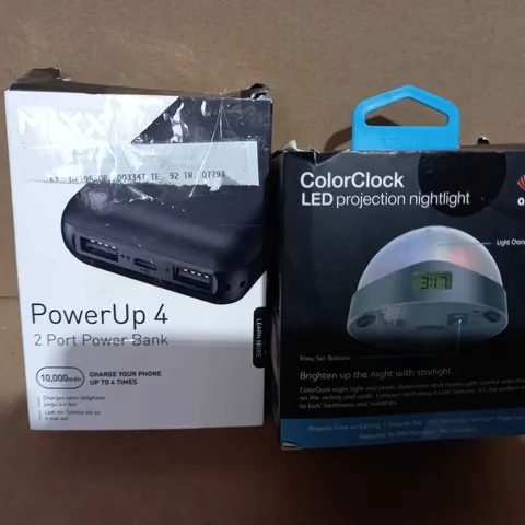BOX OF APPROXIMATELY 10 ASSORTED ELECTRICAL ITEMS TO INCLUDE MIXX 2 PORT POWER BANK, AURALED COLORCLOCK PROJECTION LIGHT, ETC