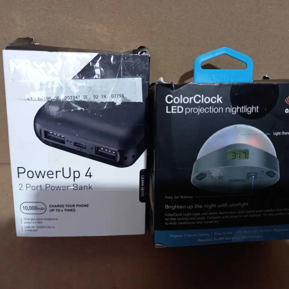 BOX OF APPROXIMATELY 10 ASSORTED ELECTRICAL ITEMS TO INCLUDE MIXX 2 PORT POWER BANK, AURALED COLORCLOCK PROJECTION LIGHT, ETC