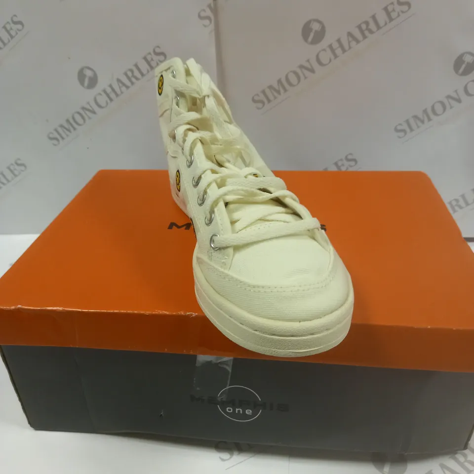 BOXED PAIR OF MEMPHIS ONE SHOES UK SIZE 7.5