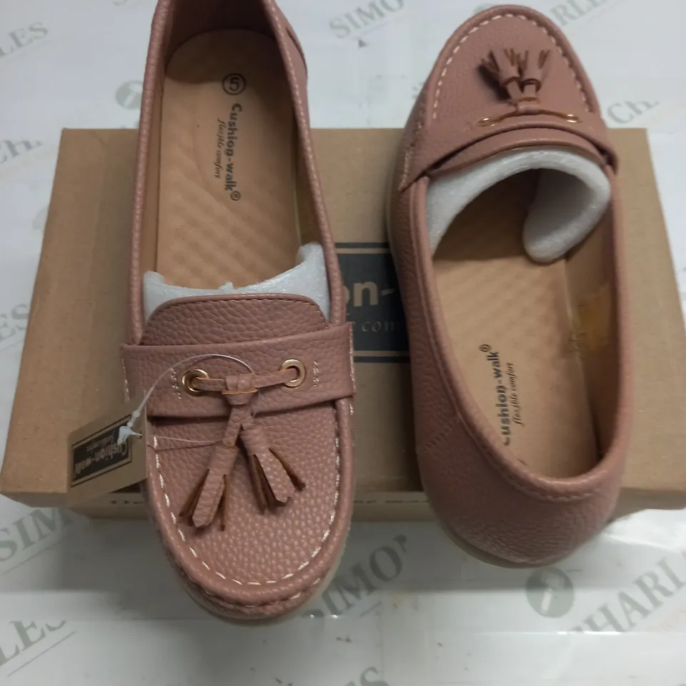 BOXED PAIR OF CUSHION WALK ROSE GOLD SLIDE ONS - 5