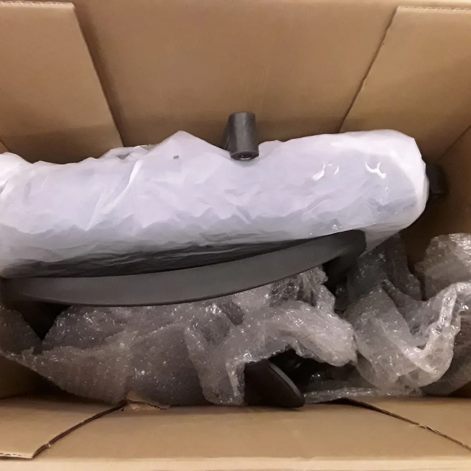 PALLET OF ASSORTED HOUSEHOLD ITEMS TO INCLUDE HEATED BLANKET, BABY PLAYPEN AND BIRD FEEDER
