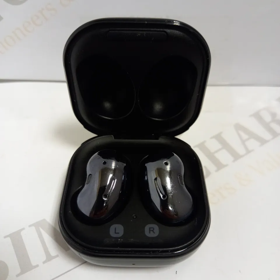 SAMSUNG TRUE WIRELESS EARBUDS - BLACK