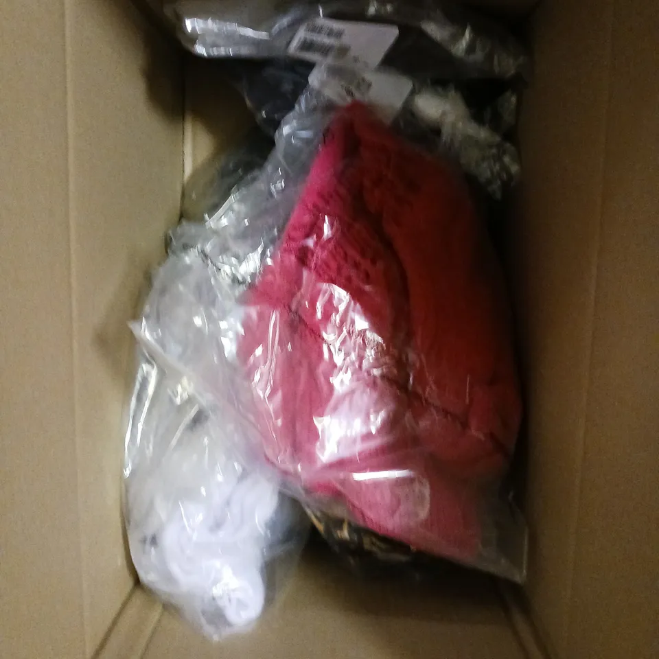 APPROXIMATELY 10 ASSORTED CLOTHING ITEMS TO INCLUDE SOFT CARDIGAN, CABLE KNIT VEST, SCARF ETC 